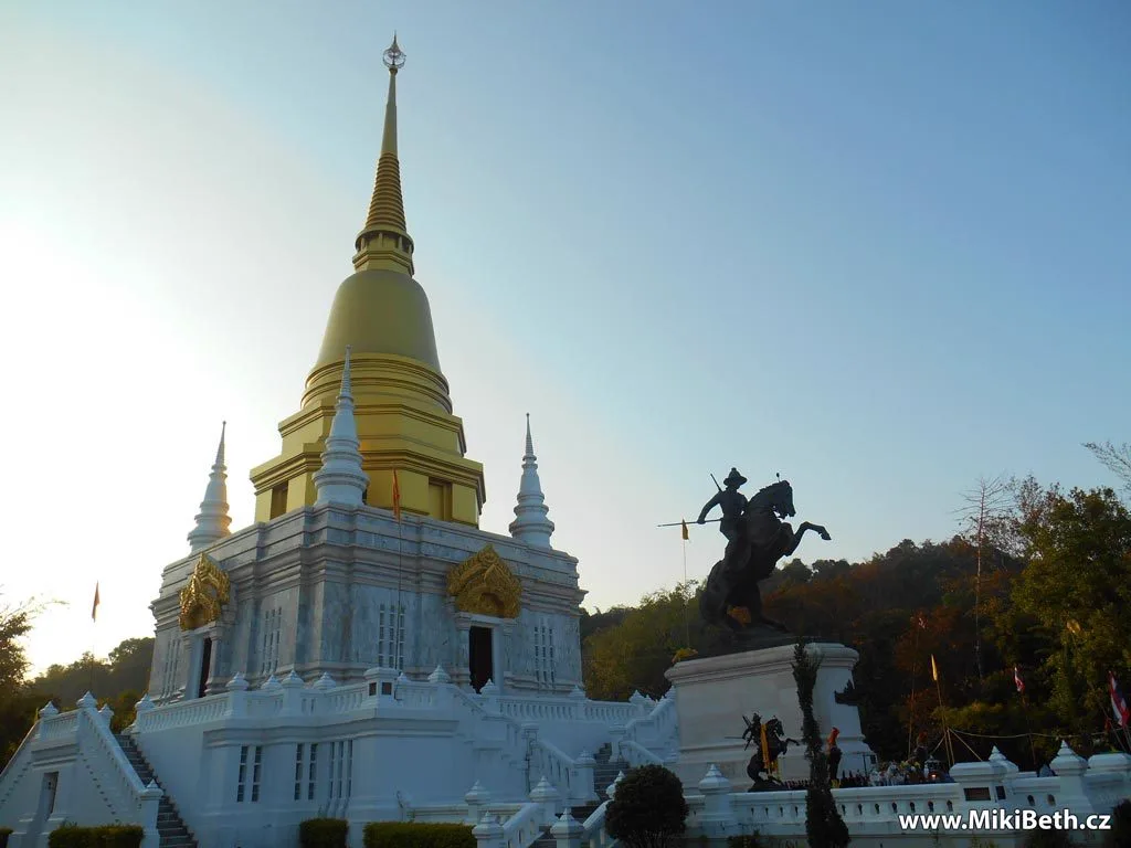 phra maha chedi chana suek