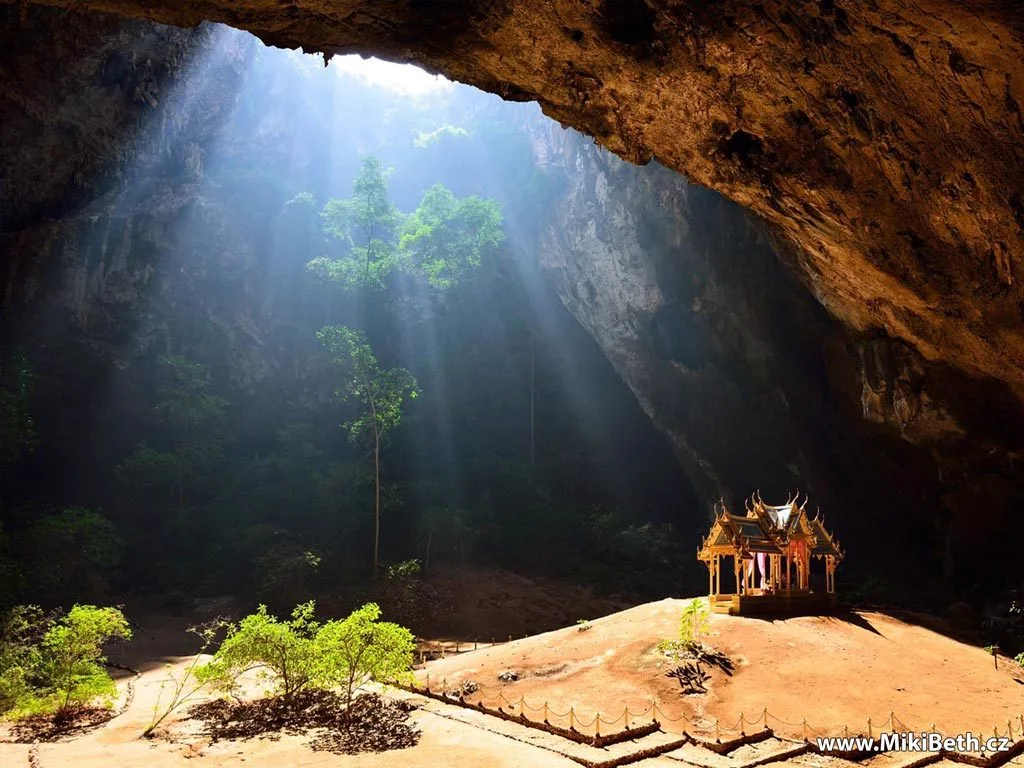 phraya nakhon cave